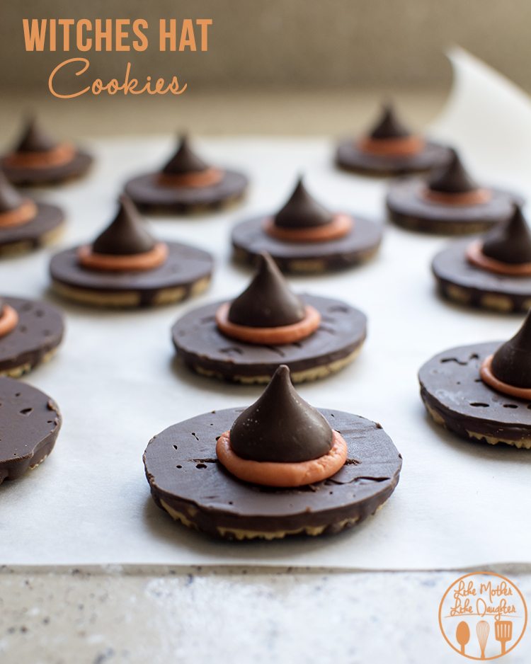 Witch Hat Cookies - These adorable cookies are so simple to make and are perfect for a Halloween party!
