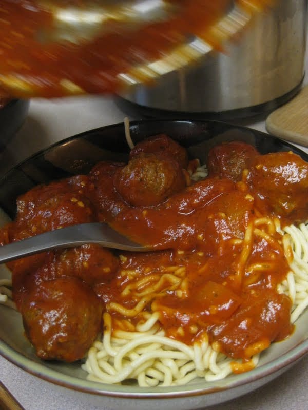 A bowl of spaghetti and meatballs. 