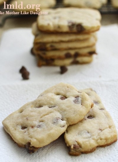 Front view of chocolate chip shortbread cookies on a paper towel.