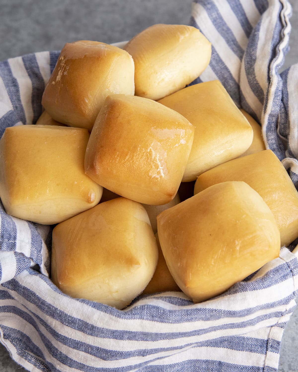 Copycat Texas Roadhouse Rolls - Like Mother Like Daughter