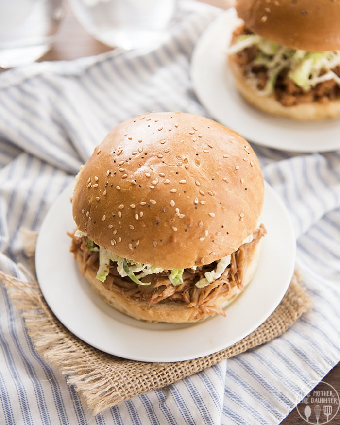 Slow Cooker Pulled Pork with barbecue sauce!