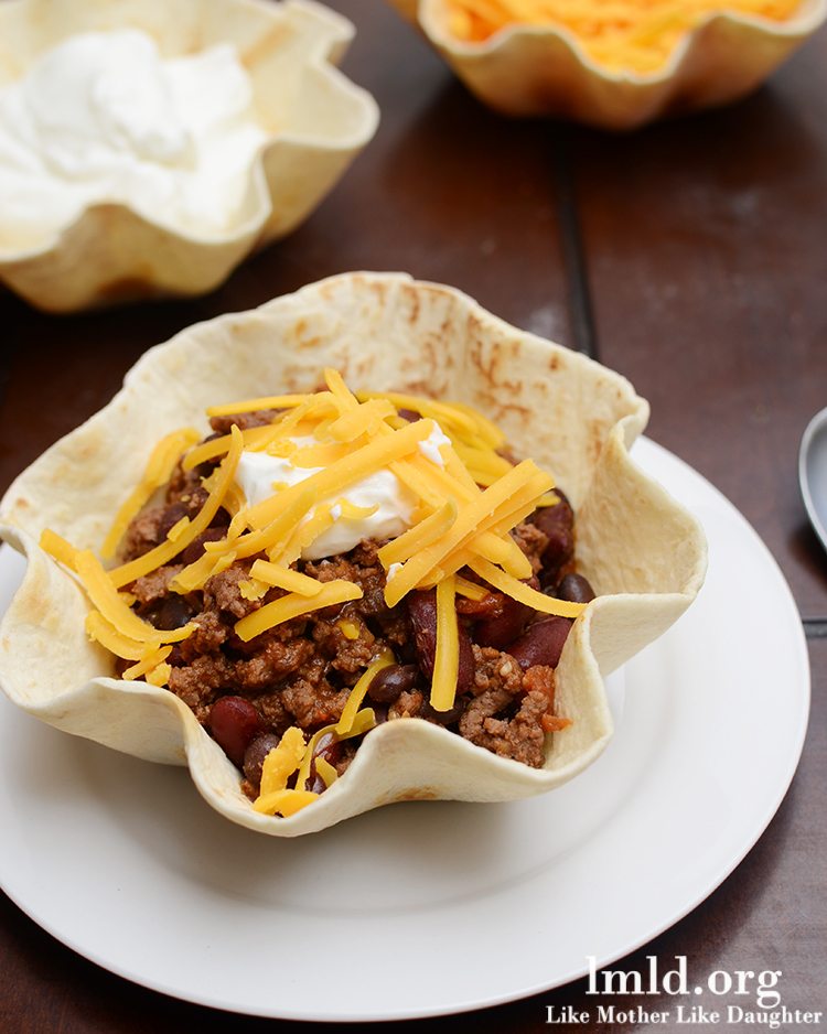 Chili in Tortilla Bowls
