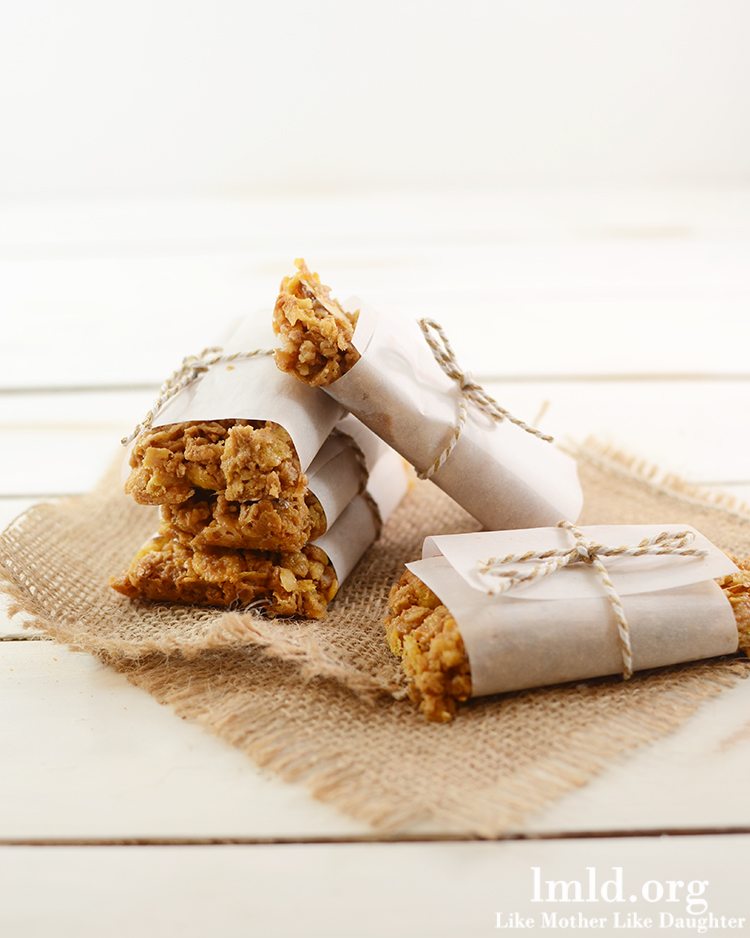 Front view of peanut butter and honey bunches of oats granola bars.