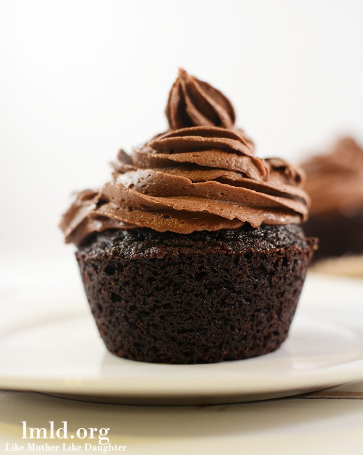 chocolate cupcakes for two