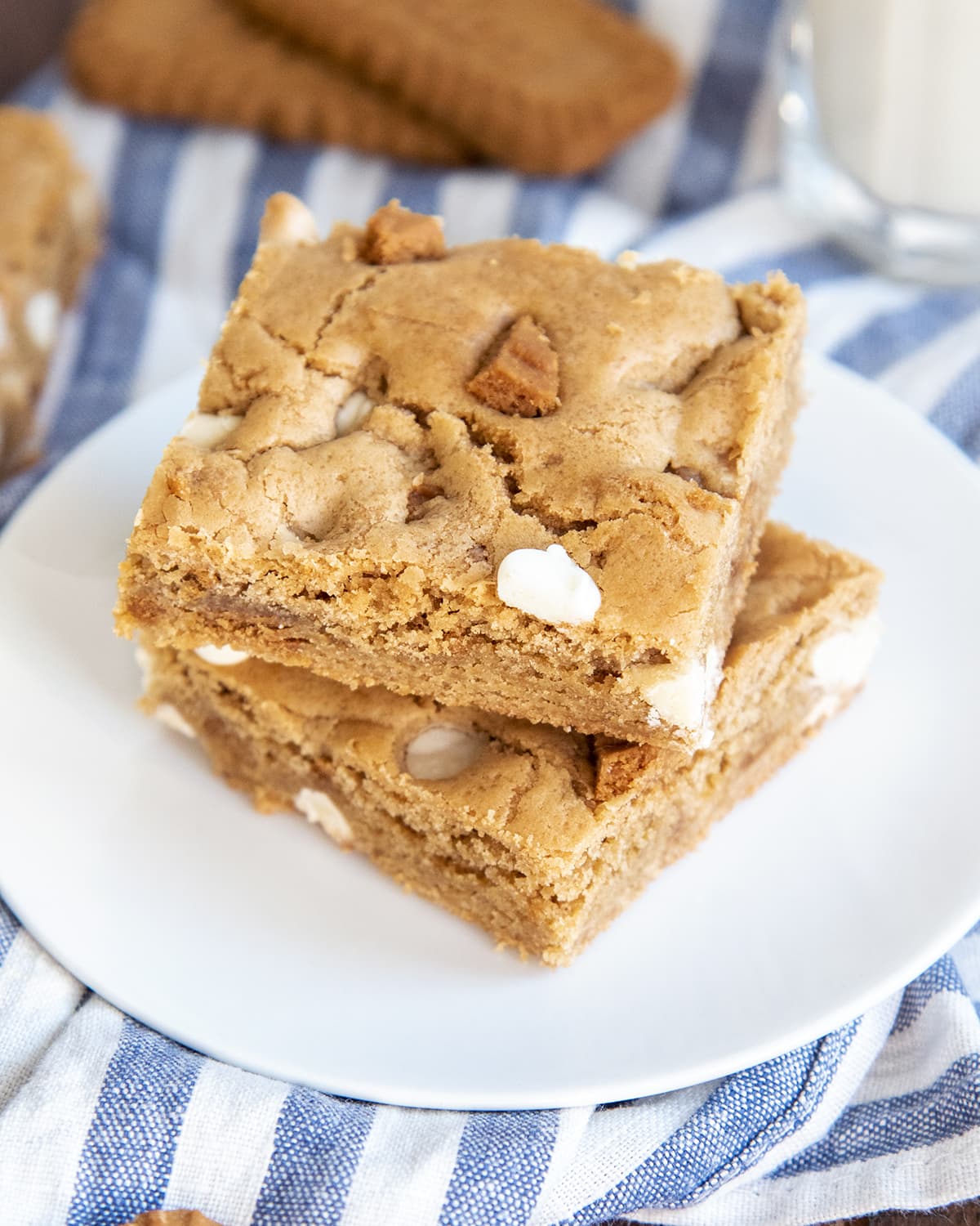 Two Biscoff flavored blondies on a small plate.