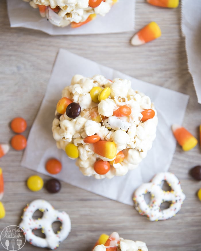 These Halloween popcorn balls are the perfect snack!