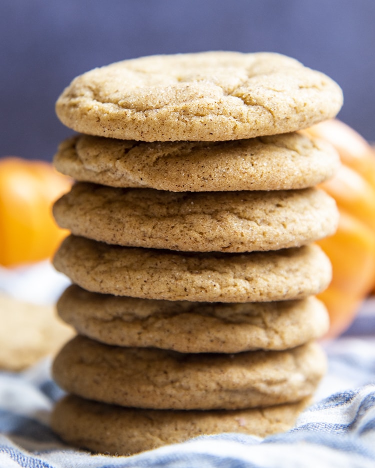 A stack of 7 pumpkin snickerdoodles.
