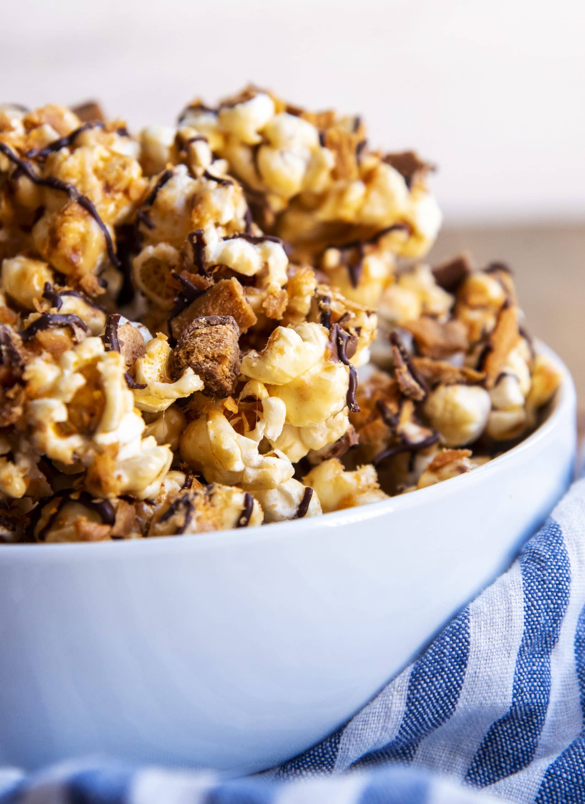 A bowl of Butterfinger marshmallow popcorn.