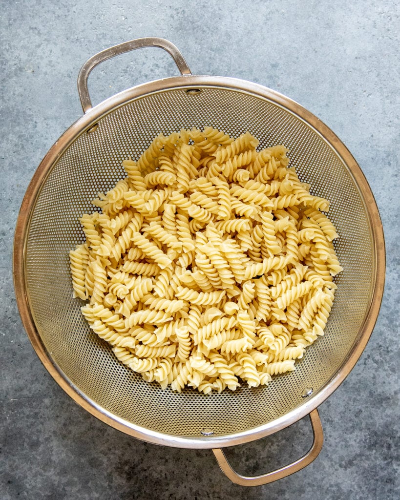 A bowl of cooked pasta. 