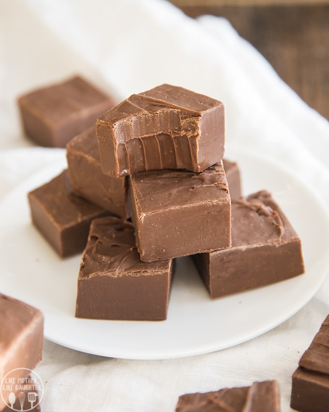 Microwave Chocolate Fudge with only 3 ingredients is the perfect Christmas treat