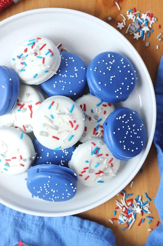A plate of blue and white chocolate covered oreos. 