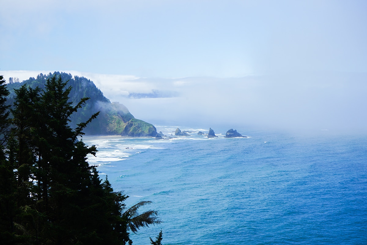 An ocean view with cliffs along the side.