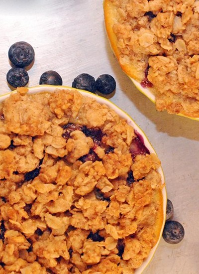 Blueberry Custard Crumb Tarts, perfectly blueberry sweet custard filling tarts topping with a crunchy crumb and just right for two.