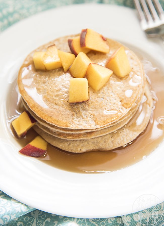 Biggest Loser Pancakes - You'll be surprised by the ingredients in these delicious and healthy pancakes. Perfect for breakfast or dinner!