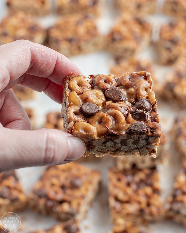 Chocolate Chip Fluffernutter Cheerio Bars
