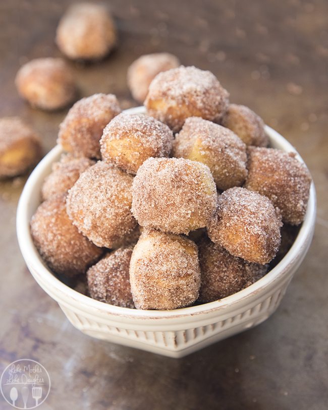 Cinnamon Sugar Soft Pretzel Bites - These cinnamon sugar sbites are perfect soft pretzels with a chewy pretzel crust coated in cinnamon sugar. Perfect served with a warm cream cheese dip!