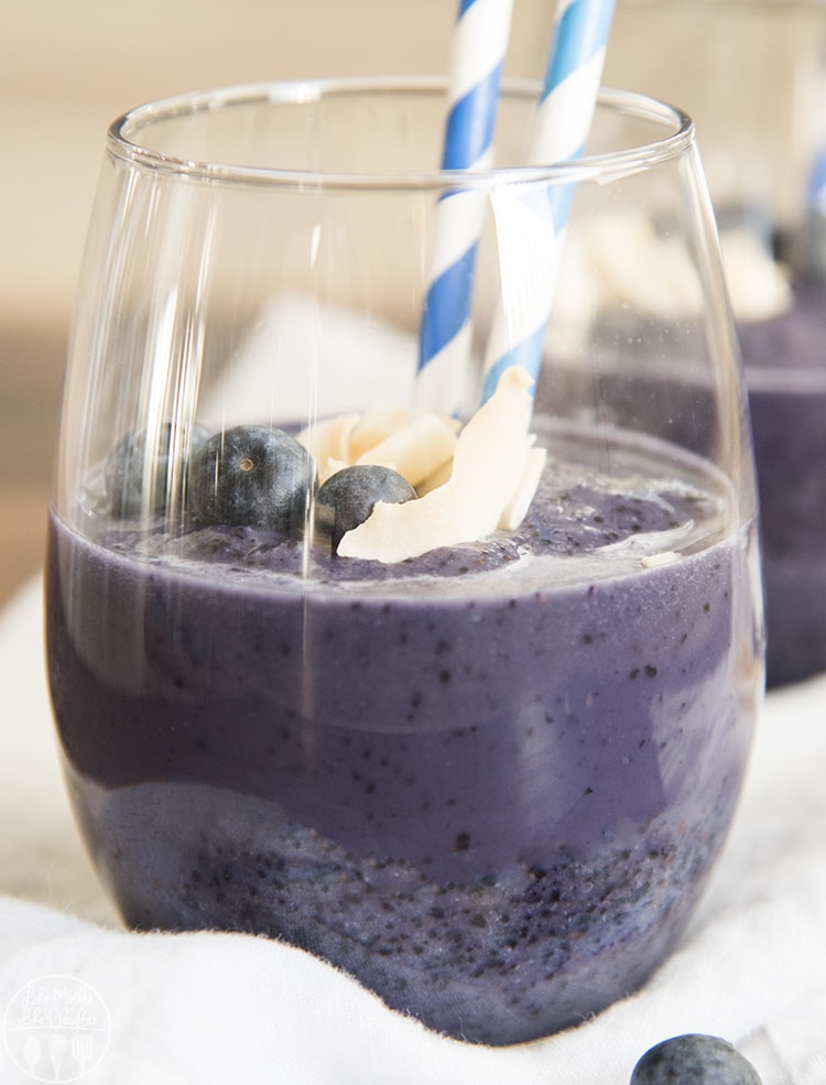 This blueberry smoothie is the perfect breakfast smoothie
