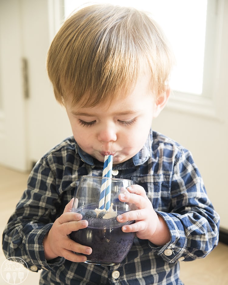 How to make a blueberry smoothie