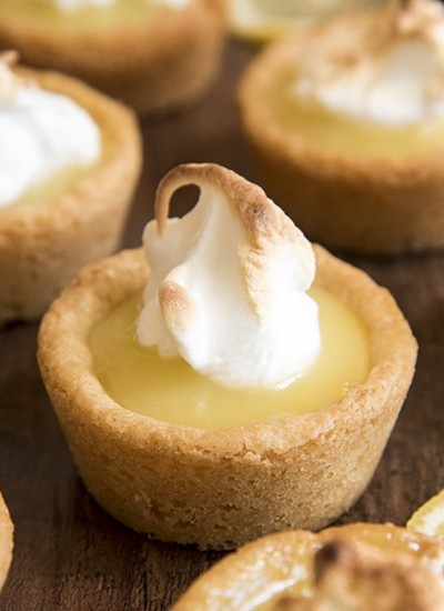 Close up image of multiple lemon meringue pie cookies.