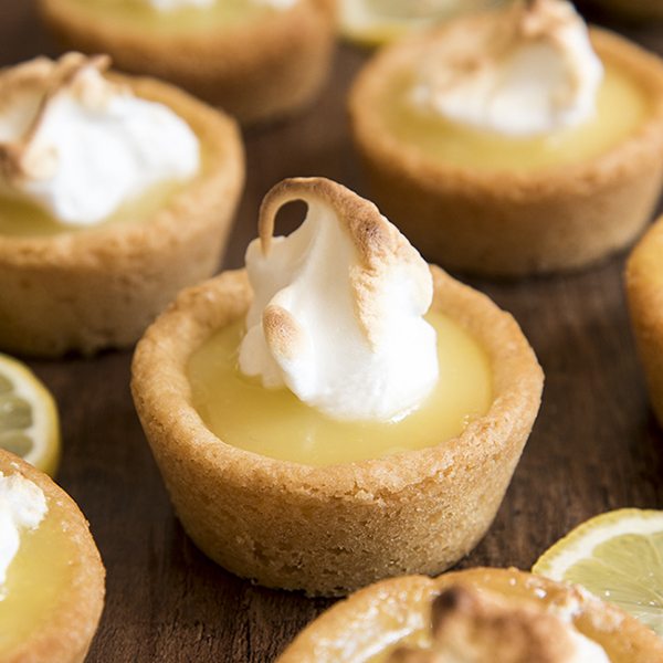 Close up image of multiple lemon meringue pie cookies.