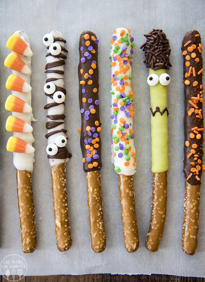 chocolate covered halloween pretzels are such a fun Halloween treat!