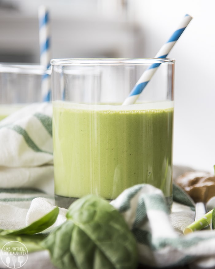 Banana Spinach smoothie with peanut butter
