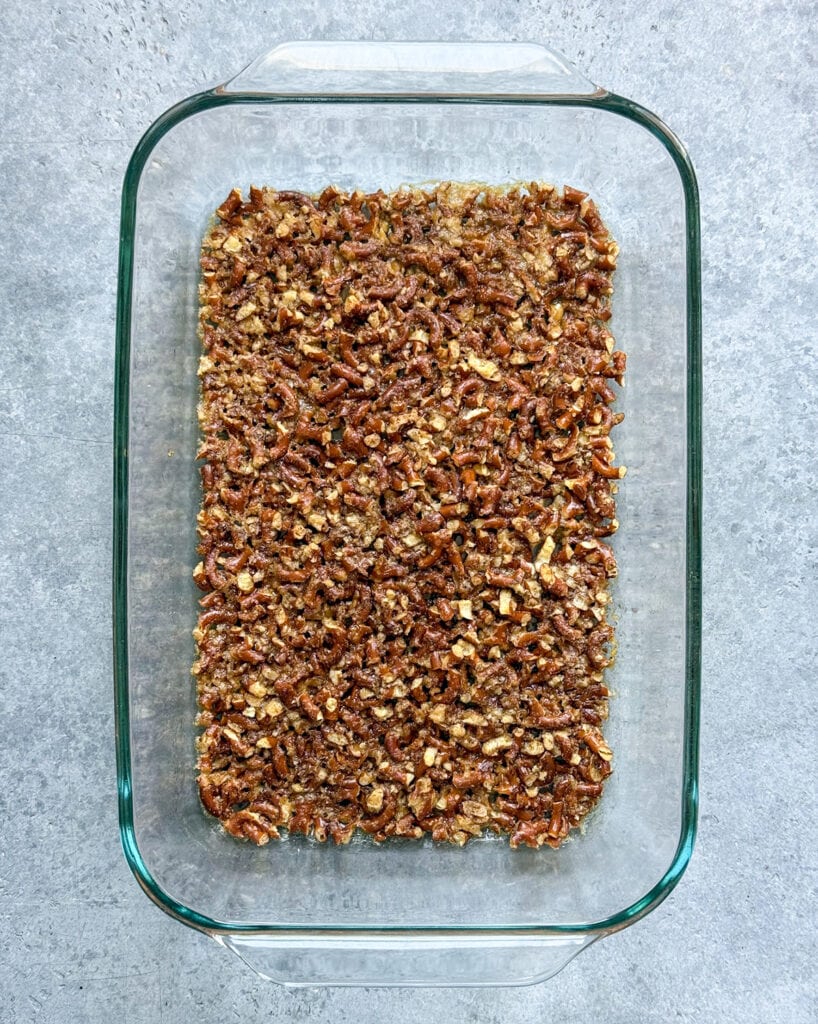 A sweet pretzel crust in a glass pan.