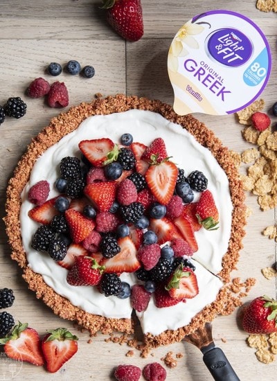 A cereal tart topped with yogurt and fresh fruit.