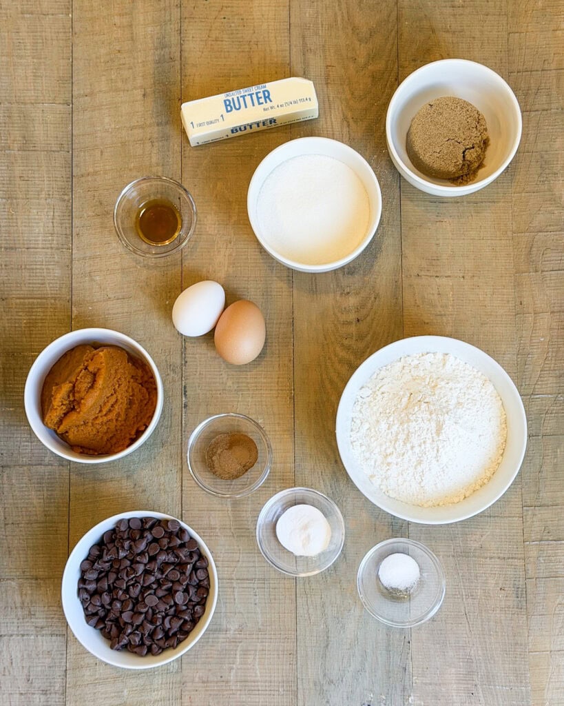 Small bowls of the ingredients needed to make pumpkin chocolate chip muffins.