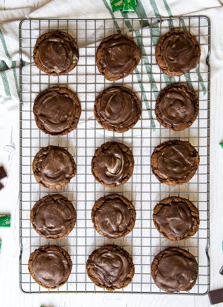 Fifteen Andes Mint Chocolate Cookies arranged on a cooling rack.
