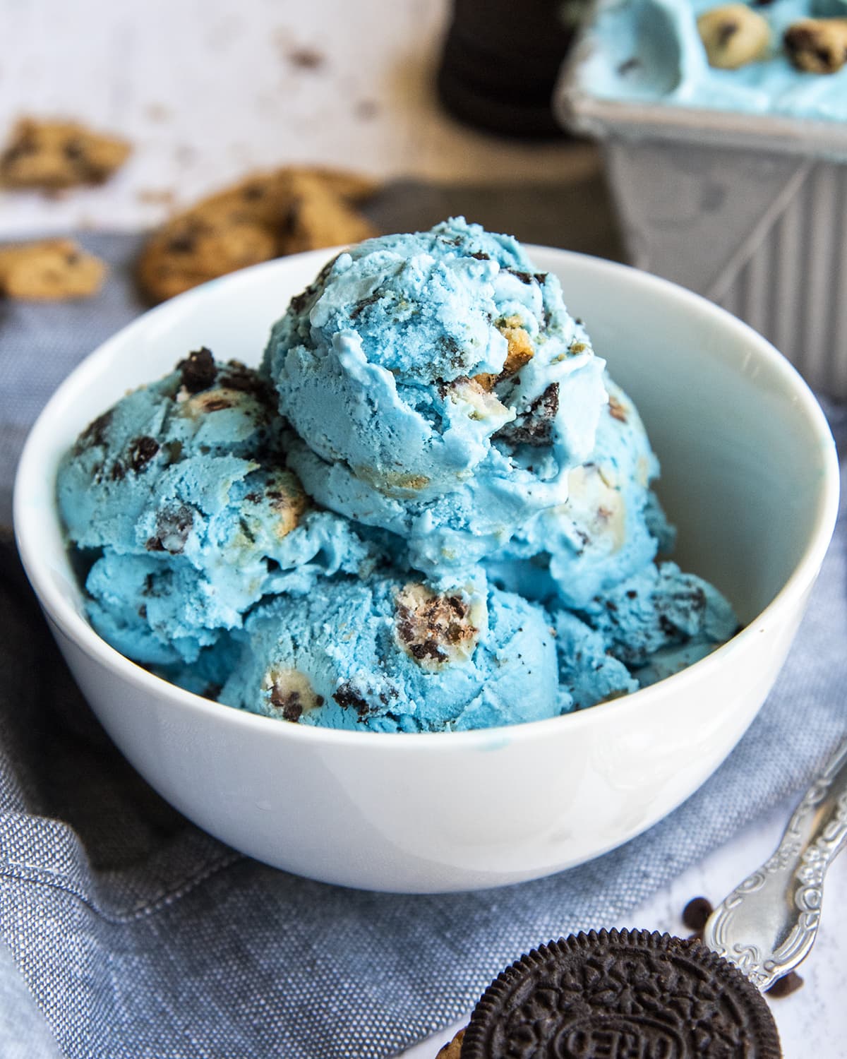 A bowl of cookie monster ice cream.