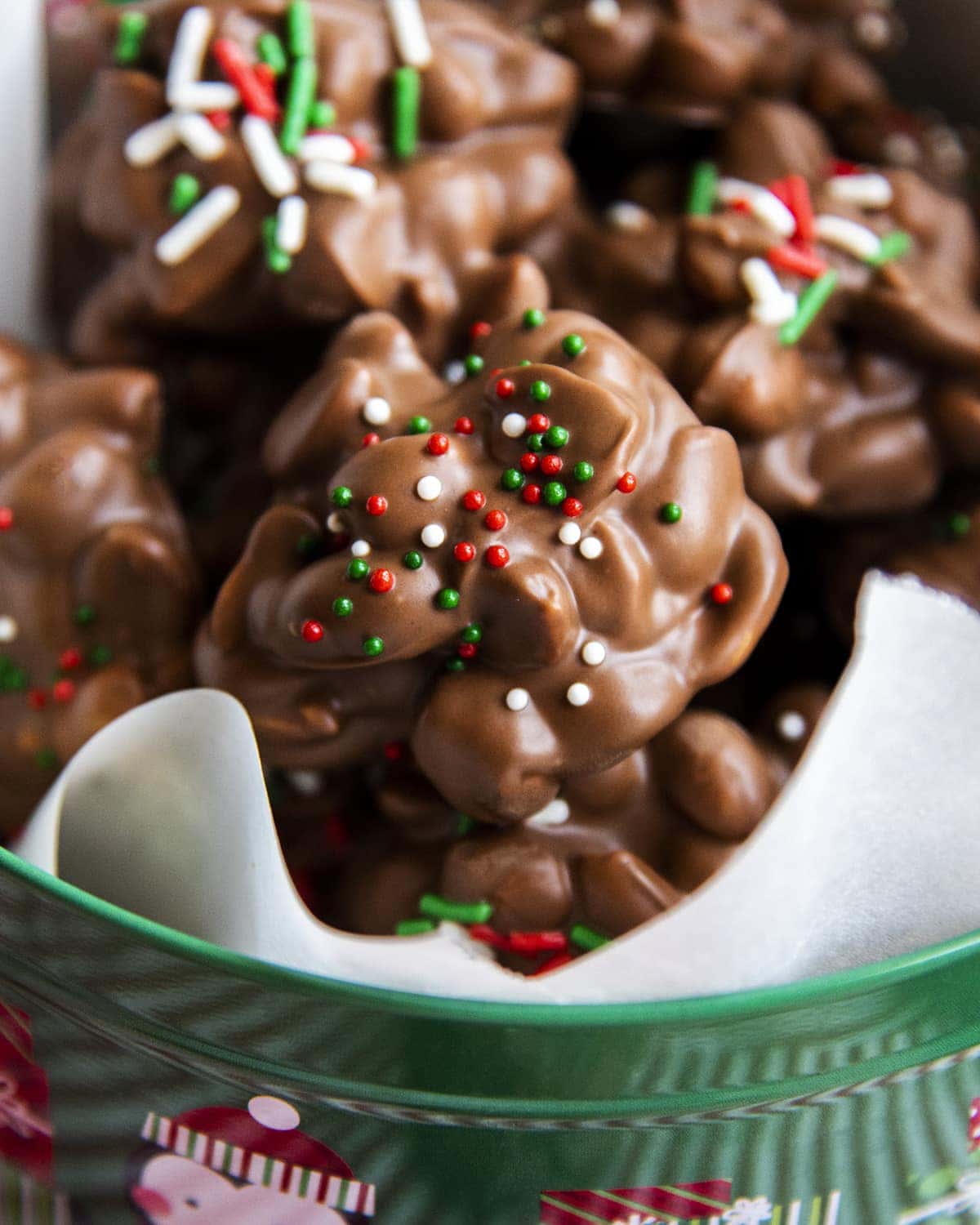 Easy Crockpot Christmas Candy Peanut Clusters