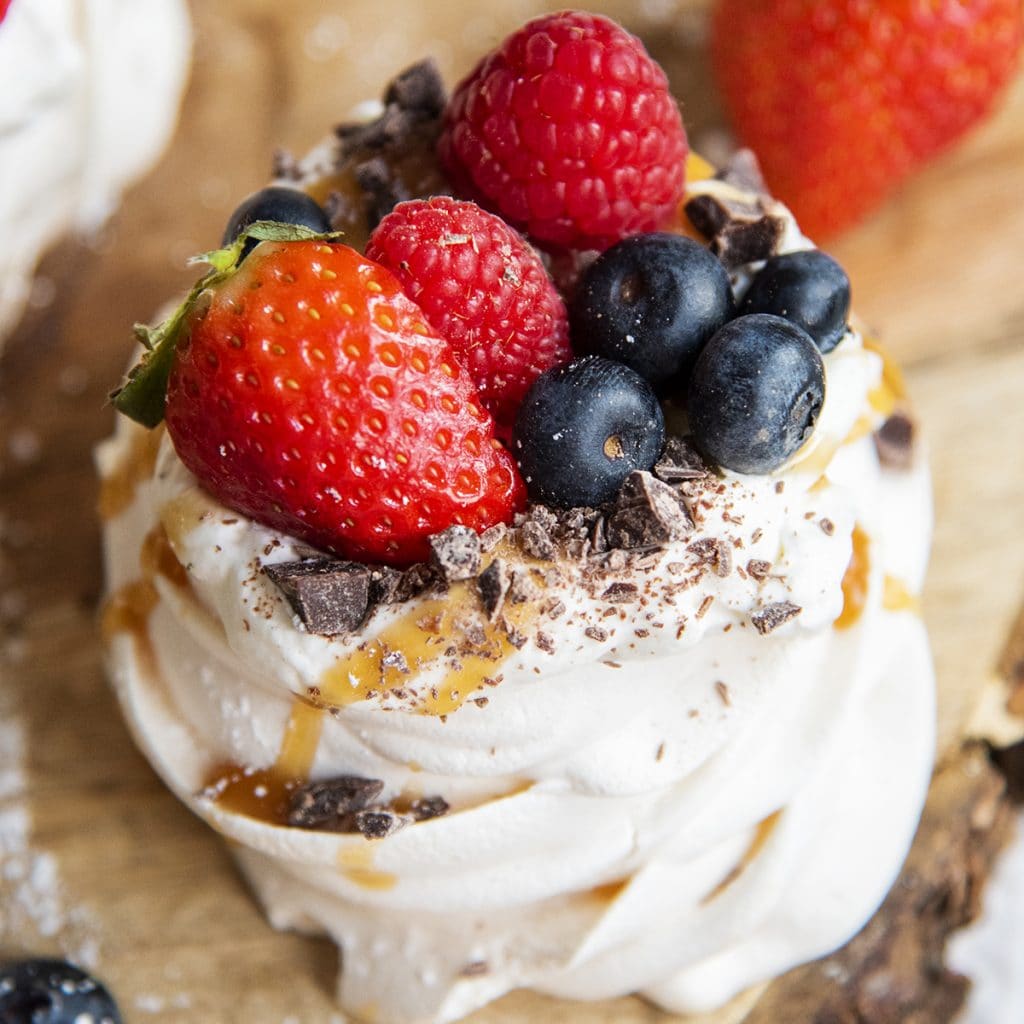 Mini Pavlovas – Like Mother, Like Daughter