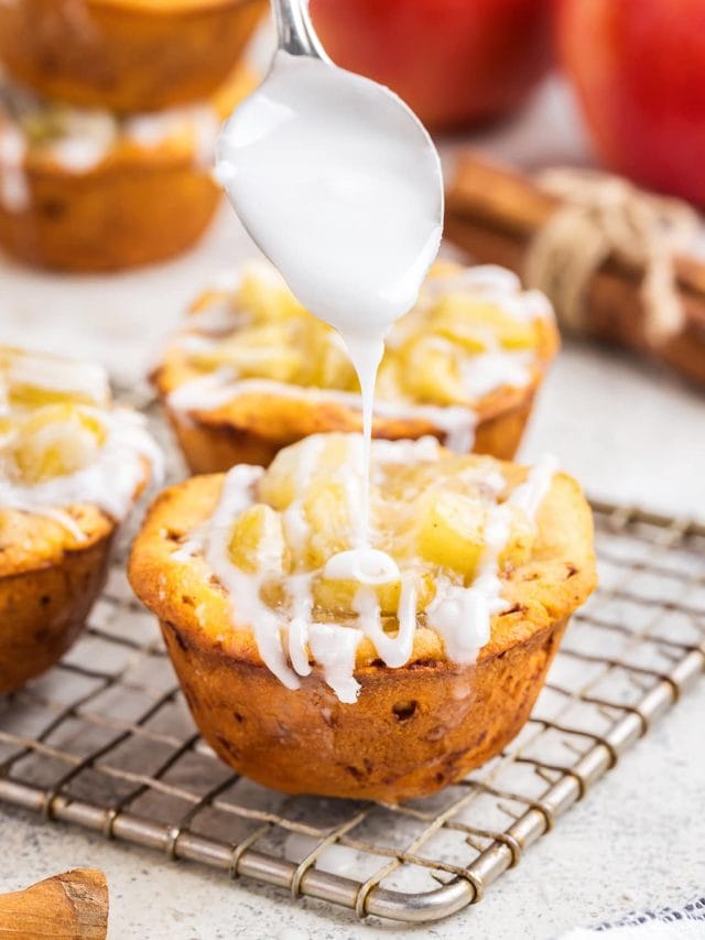 Cinnamon Roll Apple Pie Cups Like Mother, Like Daughter