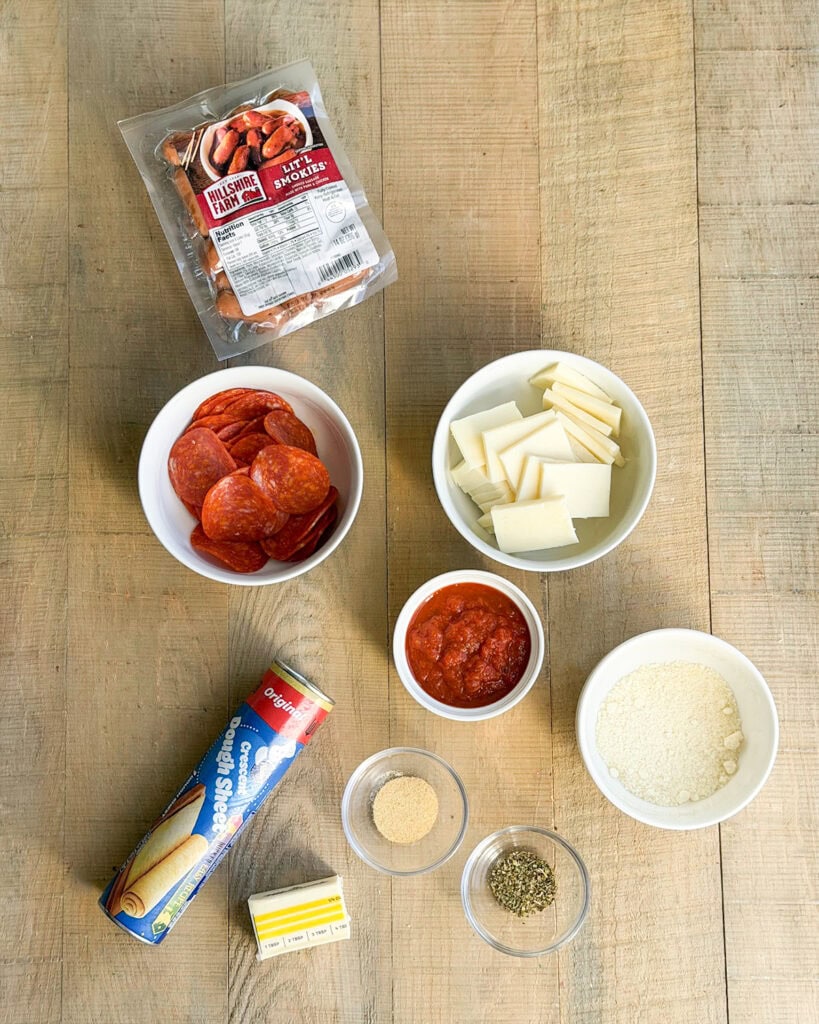The ingredients needed to make Pizza Pigs in a Blanket. 